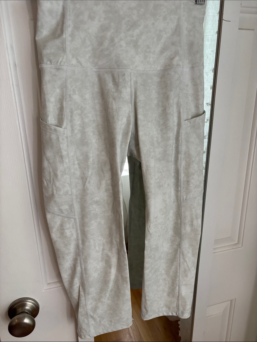 Neutral Marble-Print Legging Capris